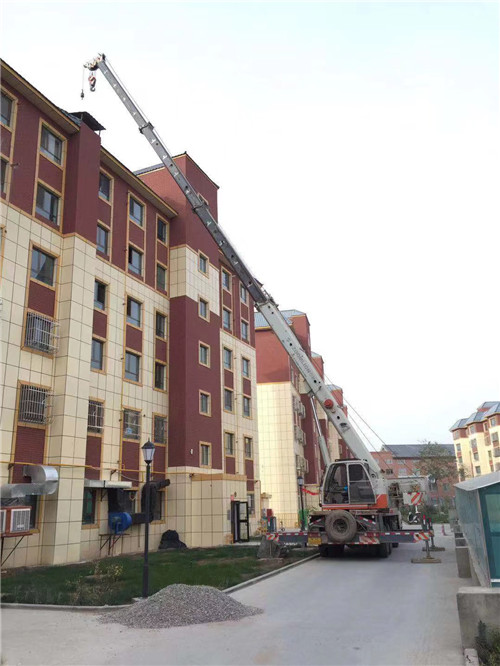 陆川县跨街广告牌的高空安装注意事项