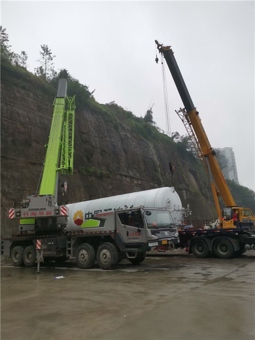 陆川县“不怕风雨冻”—— 吊车的 “恶劣环境适应” 技术